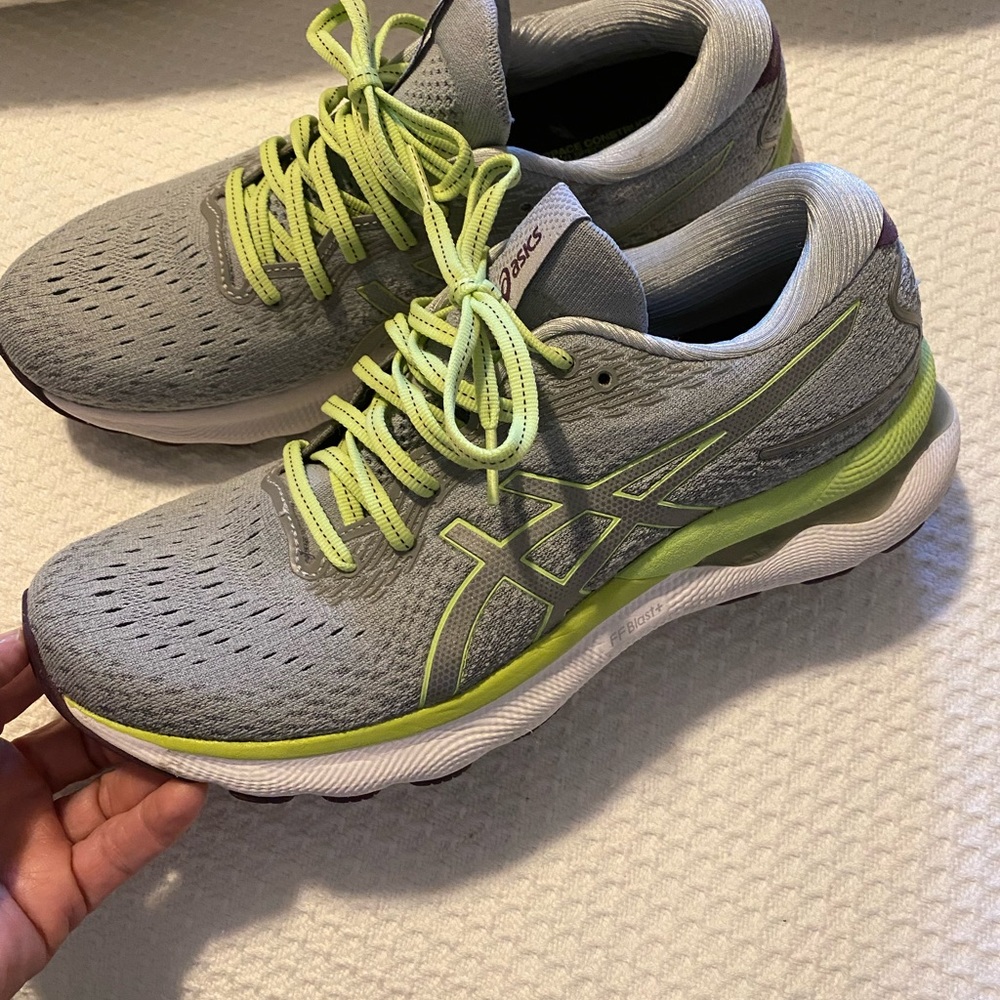 ASICS gel-nimbus 24. Women’s 9.5 Gray/lime green.
